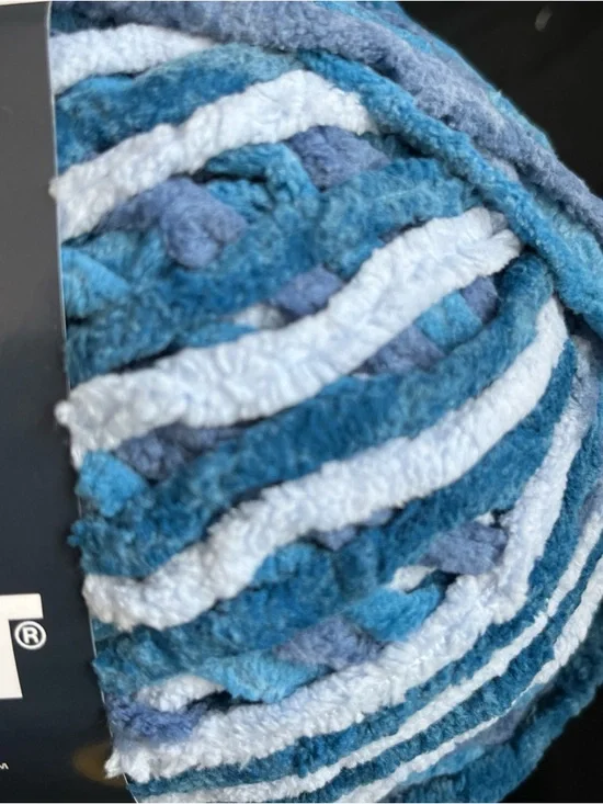(2) New Bernat Blanket Yarnspirations Cozy Blue Varg 10.5oz 220yds - Picture 5 of 6